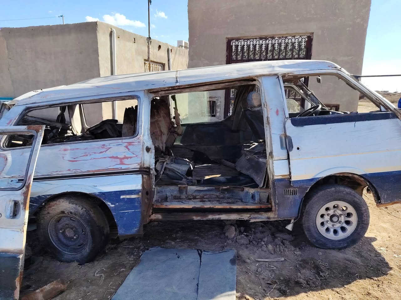 سلام عليكم كيه بسته مديل 94  نبيع  كوم حديد مكاني الديوانيه ***********
