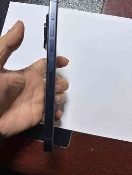 ايفون ١٥ برو ماكس ٢٥٦  الجهاز ما بيه اي مشكله ولا شخط بطاريه موضحه ب الصوره سعره مليون او٥٠ الف او بيه مجال حك الجيه 
***********
