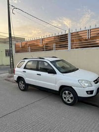 كيا سبورتج ٢٠١٠ للبيع والمراوس حسب القناعه السياره جاهزه على أخر حبايه...