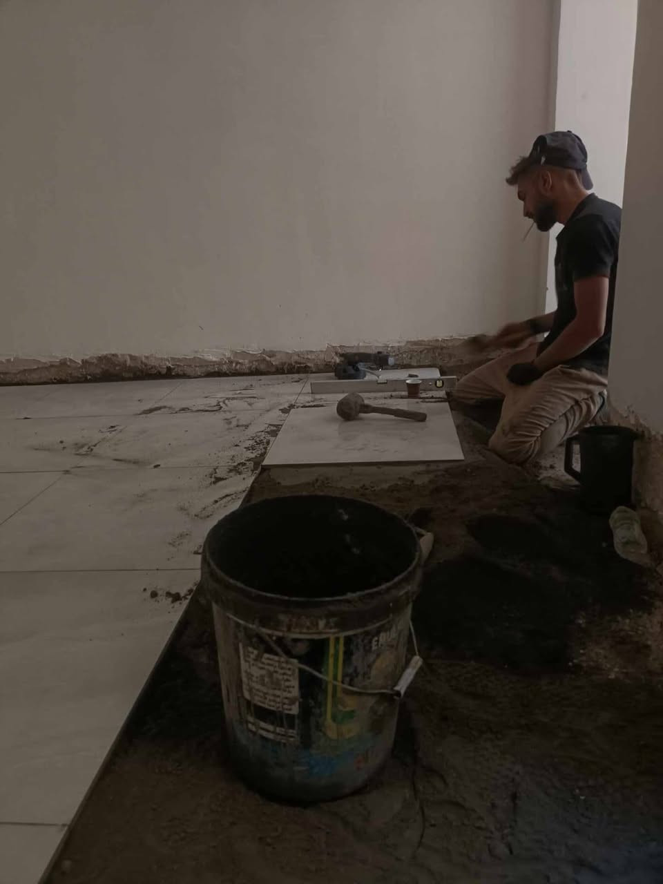 👷🏻‍♂️ جميع اعمال التطبيك
ارضيه/جدران 
🔎🤞🏻مرمر. كاشي. كرانيت. بورسلاين. سيراميك. مقرنص/ مستعدون لأعمال الترميم تفليش واعاده تطبيگ استفسار‏‪    *********** واتساب 
دقه في العمل سرعه في الانجاز كربلاء, العراق
