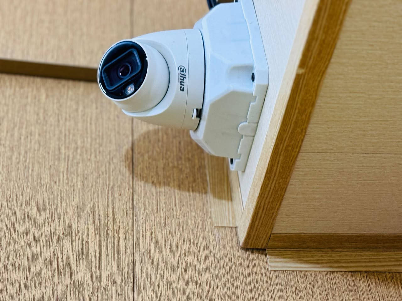 🔥عرض خاص لتنصيب كاميرات المراقبة 🔥

تنصيب وصيانة جميع أنواع كاميرات المراقبة للمنازل والمحلات والشركات بأفضل الأسعار.

💰 أسعار التنصيب:
📹 الكاميرا الواحدة:12ألف دينار
📹 إذا أكثر من كاميرا: 10ألف للكاميرا
وسعر تأسيس الكاميرات ( التمديد  الكامل مع الأسلاك والتجهيز )
10 _15ألف لكل الكاميرات 
وحسب الموقع وطبيعة العمل

خدماتنا:
✔ شد الكيبلات وتأسيس كامل
✔ ربط الكاميرات على الموبايل
✔ صيانة وتصليح الكاميرات
✔ شغل مرتب وضمان على العمل

نخدم:
🏠 المنازل
🏪 المحلات
🏢 الشركات
🏫 المدارس والمؤسسات
الموقع: الانبار _الرمادي
📞 للحجز والاستفسار راسلنا خاص أو اتصل على الرقم
***********
