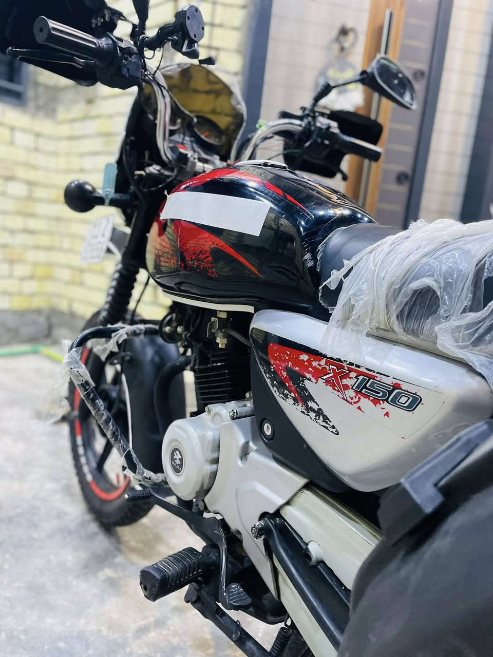 سلام عليكم بوكسر للبيع كامله زنون اصلي جنط صفاحيات صندوك طلبات كامله السعر 2,500   وبيه مجال الشراي يتصل واني خادم     ***********
