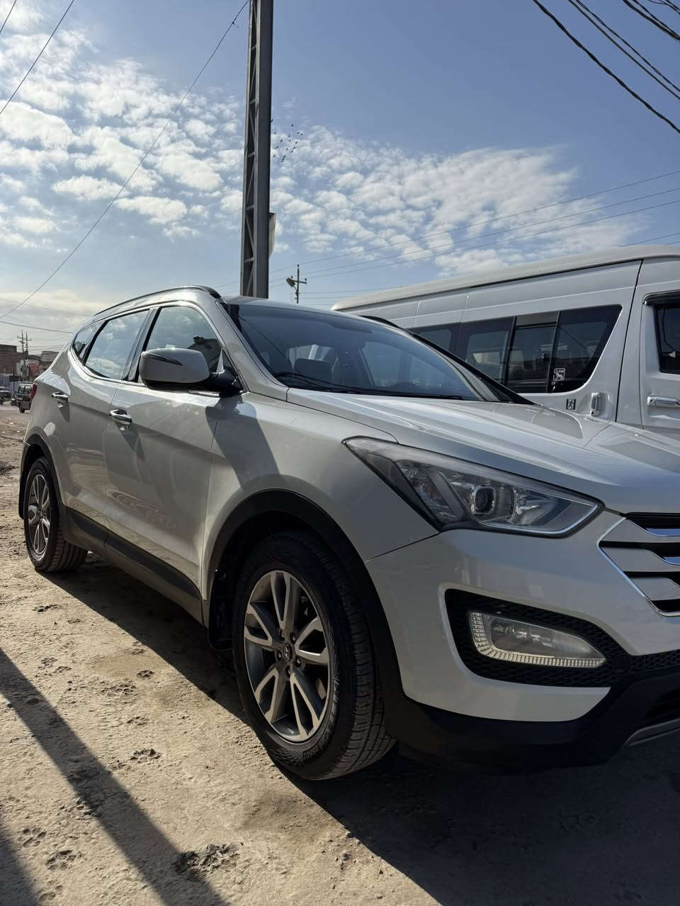 السلام عليكم سنتافي موديل 14 خليجي للبيع فقط رقم بابل بأسمي مداور ثاني يوم فور ويل السياره بيه جاملغ جهه السايق صبغ ونص باب السايق مثل ماموضح بالسونار مكينه 6  السياره 7 راكب 3 قطع تبريد حداديه جديده مكان السياره الحله للأتصال *********** اني مكلف بالنشر
