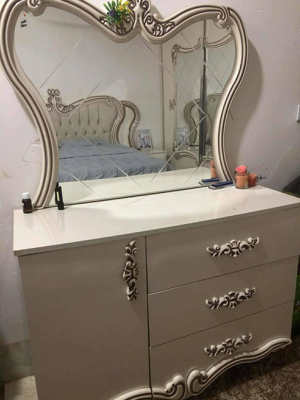 غرفة نوم تركي كامل للبيع سعر 600الف و بيهه مجال
كلش نضيف
سفنج دوشك جديد

قياس دوشك 180سم*200 م
معرض سكه 3 امتار
لون كريمي المرغرب

للاستفسار
***********
