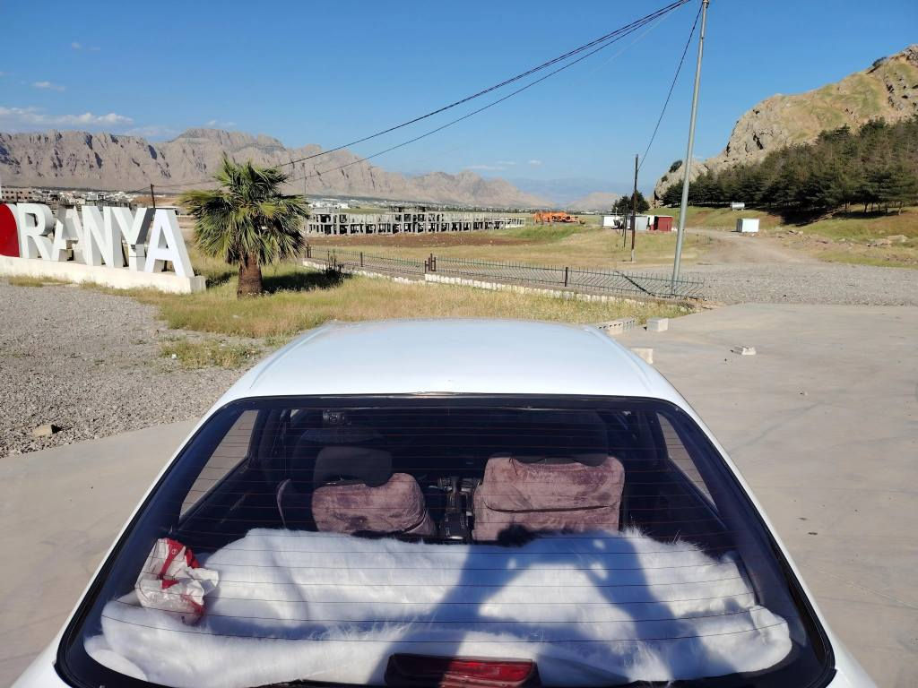 *تیۆتا کرۆلا  _ ئاڕمی پلاستیک 
*گێڕ ئۆتۆماتیک 
*قفڵ مەرکەزییە
*جام کارەباییە
*ئاوێنەی کارەباییە
*هەیکەلی زۆر جوانە 
*گێڕو مەکینە وەکو سەعاتە 
*کامل پێشی توندکراوەتەوە
*کارەبایاتی هەموو مەزبوتە.
نرخی 29 گەڵاو و مامەڵەیەکی کەم.
***********
*********** رانية, السليمانية
