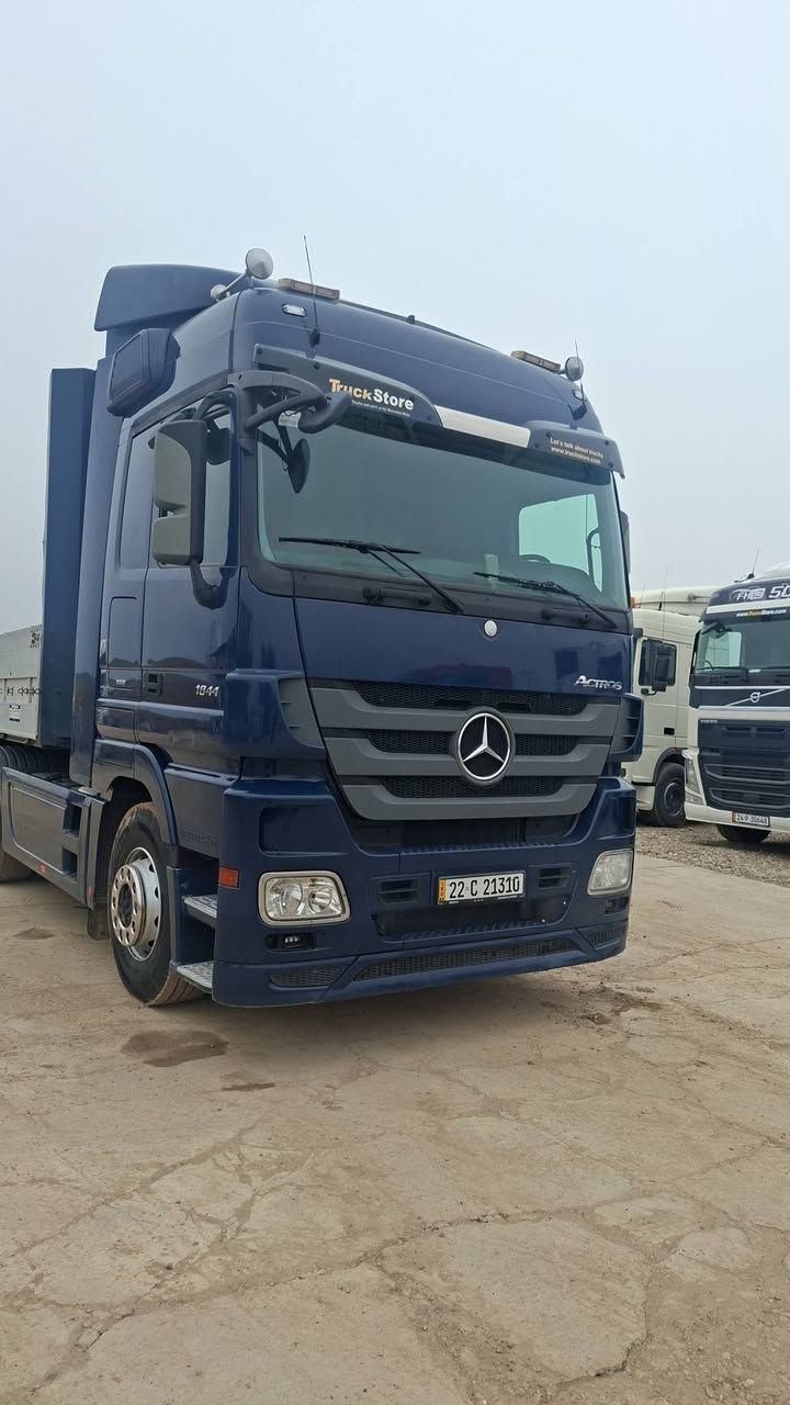 بسم الله الرحمن الرحيم 
النوع السياره . مارسدس اكتروز تاك ويل دبل قماره تريله فلات جوانب متحريكه 3 محور تاك تاير بالون 42 طن 
موديل 2011. حجم محرك 18.41
مواصفات . تبريد . هاف . 2 طقه . ثلاجه داخل . توماتيك عرجه . دبل تانكي كاز . محور قصير جامبو امامي جوبليس 
عربانه كرونا . دنكيل رفاع بانز بريك BP. جوانب 80.طخم تاير 
كير محرك اكسن شاصي قماره مكفول كفاله عامه شرط 
رقم سنويه جديد رقم اربيل تحويل مباشر 
السعر  410 معا مجال 
عنوان معرض هوار . طريق دهوك موصل جمبور عميريه 
***********
***********
