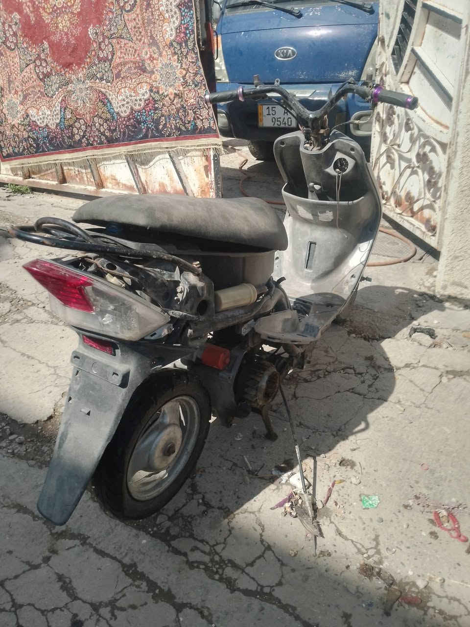 سلام عليكم ماكس منغولي للبيع 
دراجه متروكه كل غراضه موجوده كلهه من برغي للبرغي تجي تاخذ دراجه كامله بس دراجه كايمه وتفصخت ابيع كوم حديد مكاني بغداد تقاطع درويش المعالف ***********
