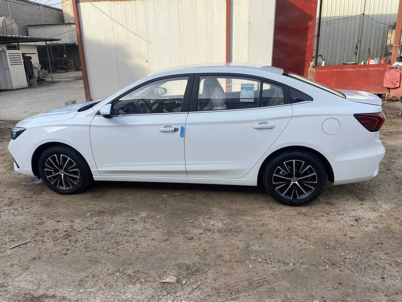 السلام عليكم 
 مرقم بغداد Mg5 plus 2025 زيرو السياره مماشيه
السياره بيها ضرر بلجنطه وطخه كلش بسيطه بلبنيد 
السياره فول عدا الفتحه 
بصمه دخول ذكي شاشه ابل كار بلي اشاير بلمري كشنات جلد 
سايد البريك دكمه. اوتو هولد مثبت سرعه وباقي المواصفات 
معروفه 
السياره مكانها بغداد 

انزل من سعرها ١٢ ورقه 

***********
