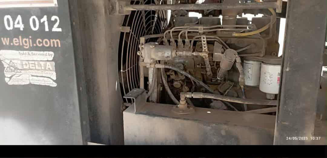 السلام عليكم ورحمه الله عندي مكينه. كمينز  ELGI حجم 102 نظيف ويا معدات الرمل ويا كمبريسر هواء كامل مكمل السعر 39 وبه مجال جدا التواصل على الرقم *********** وعلى واتساب موجود بارك الله في الجميع
