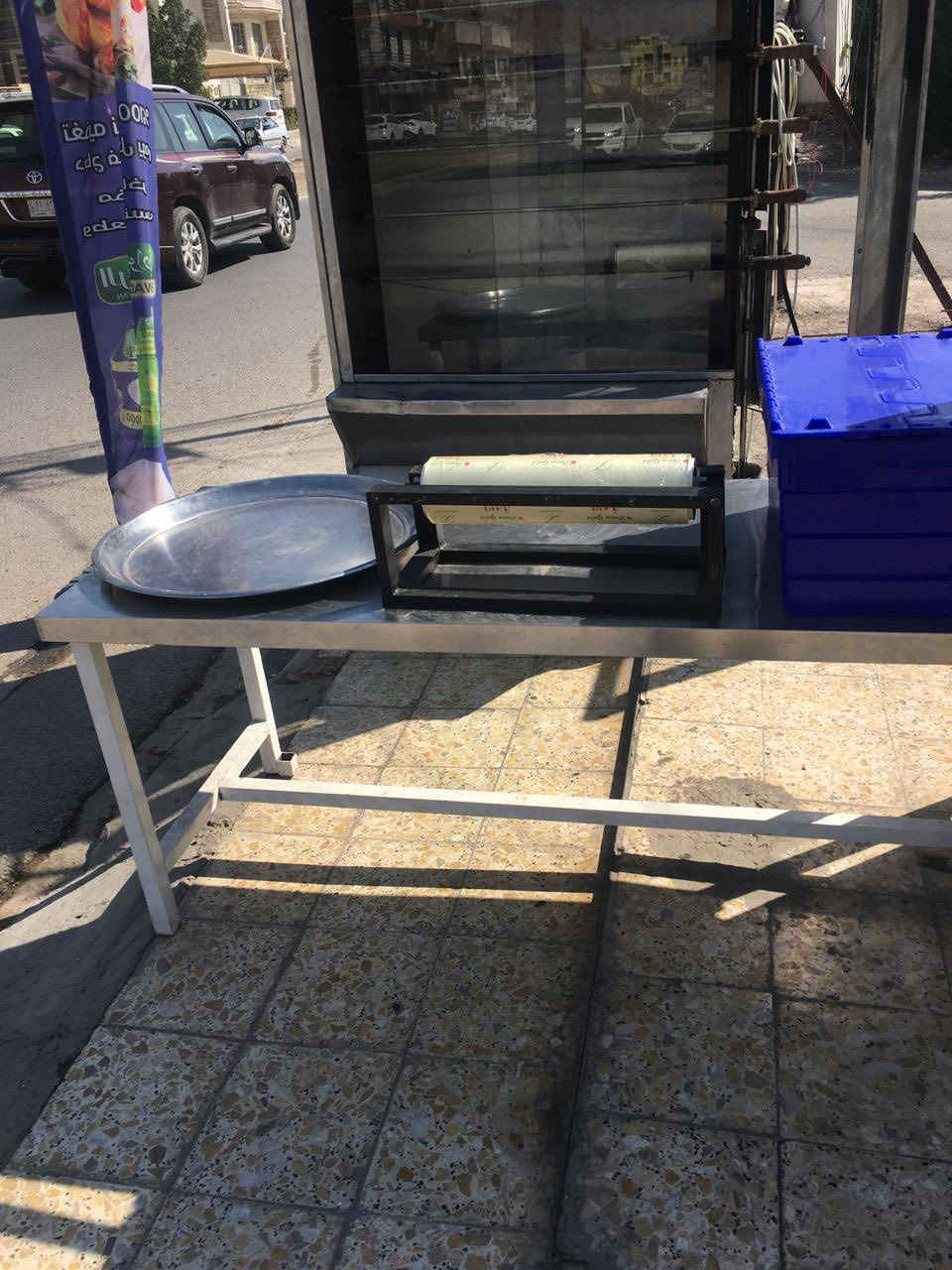 السلام عليكم عندي اغراض جاهزه استعمال قليل
للبيع حمايه طعام5خانات مع ميوزه سيل ستيل جدد مع كافه ملحقاته مع شوايه كامله وجاهزه وماطور شغال استعمال قليل 
التواصل والاستفسار  
***********
