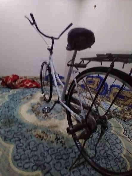 سلام عليكم ورحمة الله وبركاته...للبيع سعره ٦٠ مصبوغ صبغ عادي نضافه ٧٥ بل ١٠٠ باسكل متعوب عليه مكاني نادر ٣ حي النور تاجيه  خابرني وبيك خير وتدلل رقمي ***********
