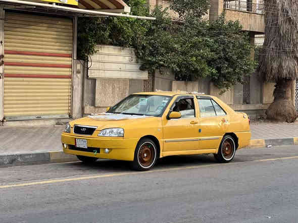 كوين تكسي ٢٠١٠ رقم بغداد 
كابون بانزين
مكينه وكير كورلة يارس تحوير درجة اولى
مكينا بيها نفخ
تبريد ثلج 
كهربائيات كلها شغالة
هورن بوش
شاشة اندرويد
دوشمة
طخم تاير جديد +باتري
السعر 32 بيها مجال 
التواصل على الارقام
***********
***********
