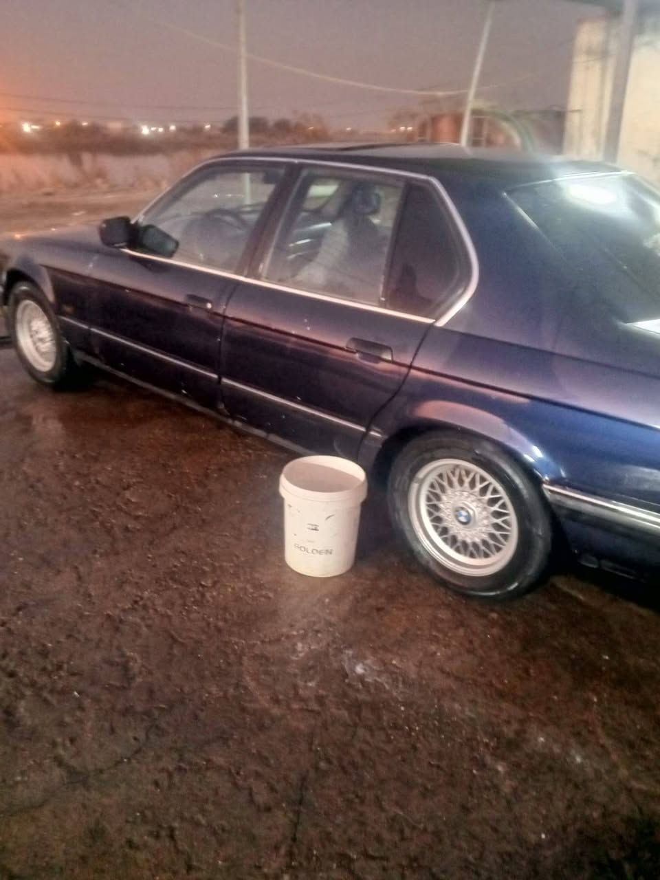 السلام عليكم بي ام دبليو للبيع سياره موديل  1991 سياره نظيفه حلوه جاهزه للشارع رقم انجليزي بغداد تحويل ثاني يوم السنويه لل 30 رقم راعيه. +964 777 071 8437
