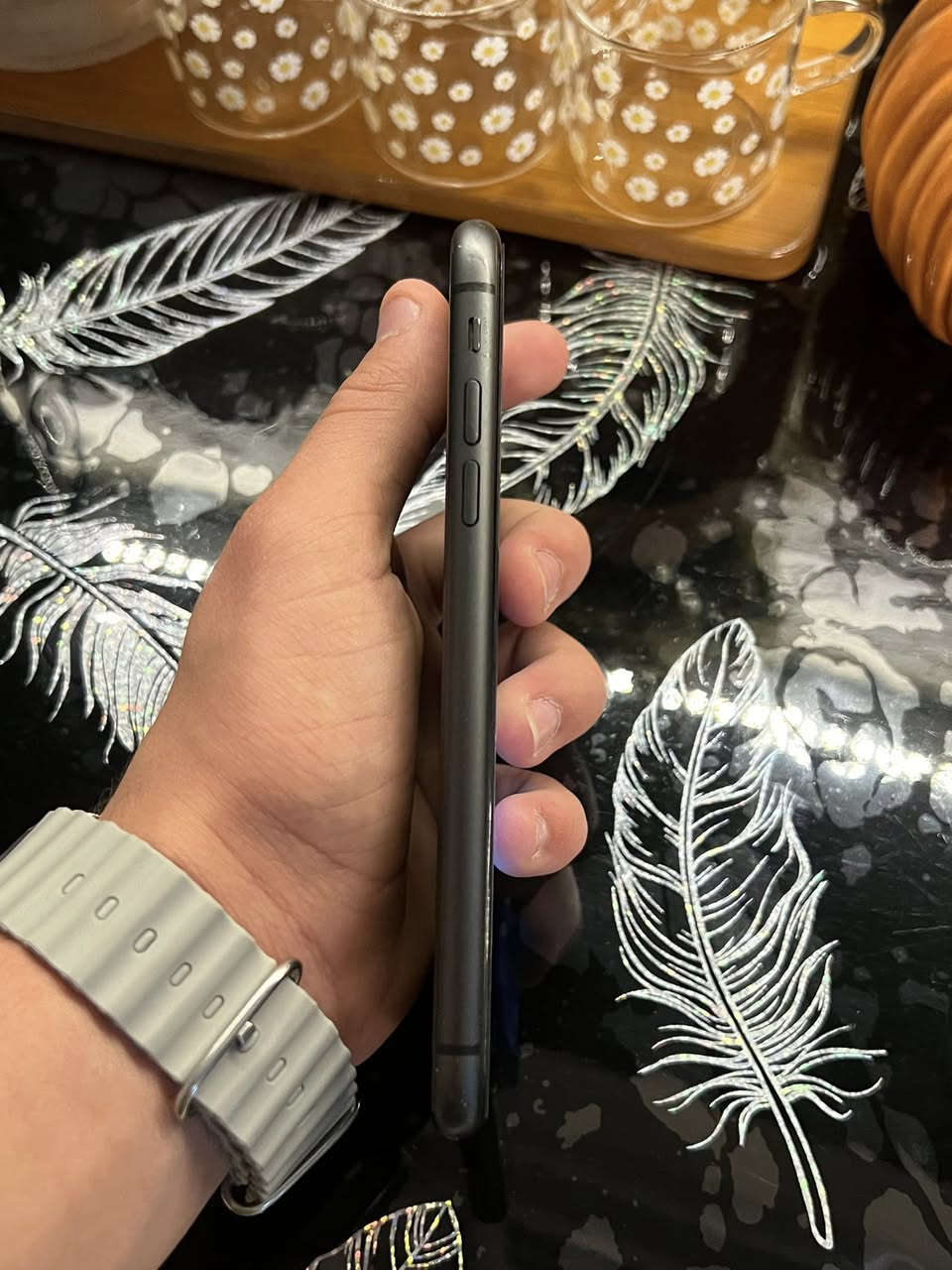 السلام عليكم ايفون 11 عادي  ذاكرة 64  بطارية 73 بلادي مامفتوح كاميرات دمعة فيس إيدي شغال الجهاز مابي شخطة 
نورمان نسبة النظافة ‎97‎%‎ السعر 200 بيع فقط .خـــاص


**إذا كنت صاحب هذا الإعلان وتريد حذفه لأي سبب، رجاءا أرسل رسالة إلى الدعم الفني**