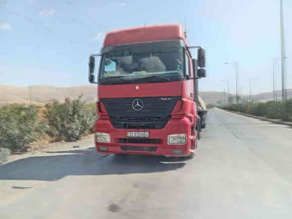 تريله أكسور للبيع كير عادي سنويه صاقطه بشهر ٨ سياره بسمي موديل٢٠٠٦ سياره مكفوله كير محرك اكسل *********** ]***********
