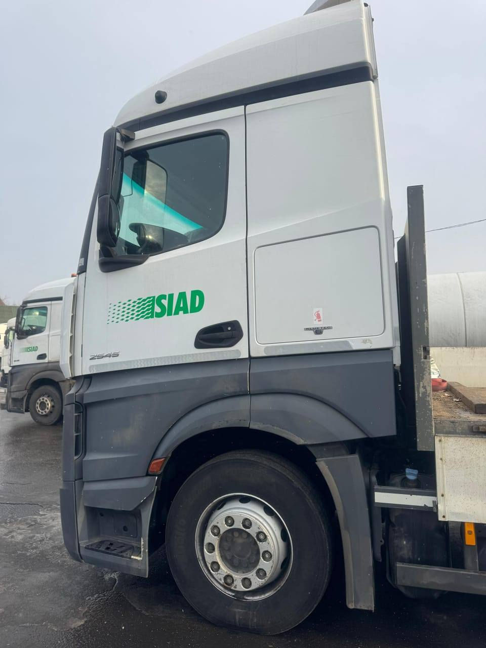 عن قريب انشاءالله  
للبيع موديل 2017 فول موسفات حجم 2545 رقم كاتي 
***********
***********
