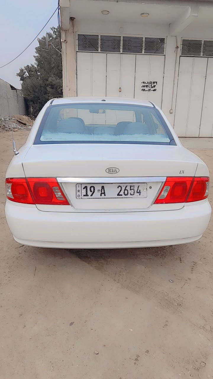 من رخصة الأدمن كيا اوبتيما موديل ٢٠٠٦بنزين أصلي اربعه سلندر وارد امريكي حادث جاملغ امامي مصبوغه حزام جماليه باسمنى مكينه كير حاويه حداديه جديده سياره جديده مبيها اي نقص السعر المطلوب ٦٤ التواصل على الرقم ***********
