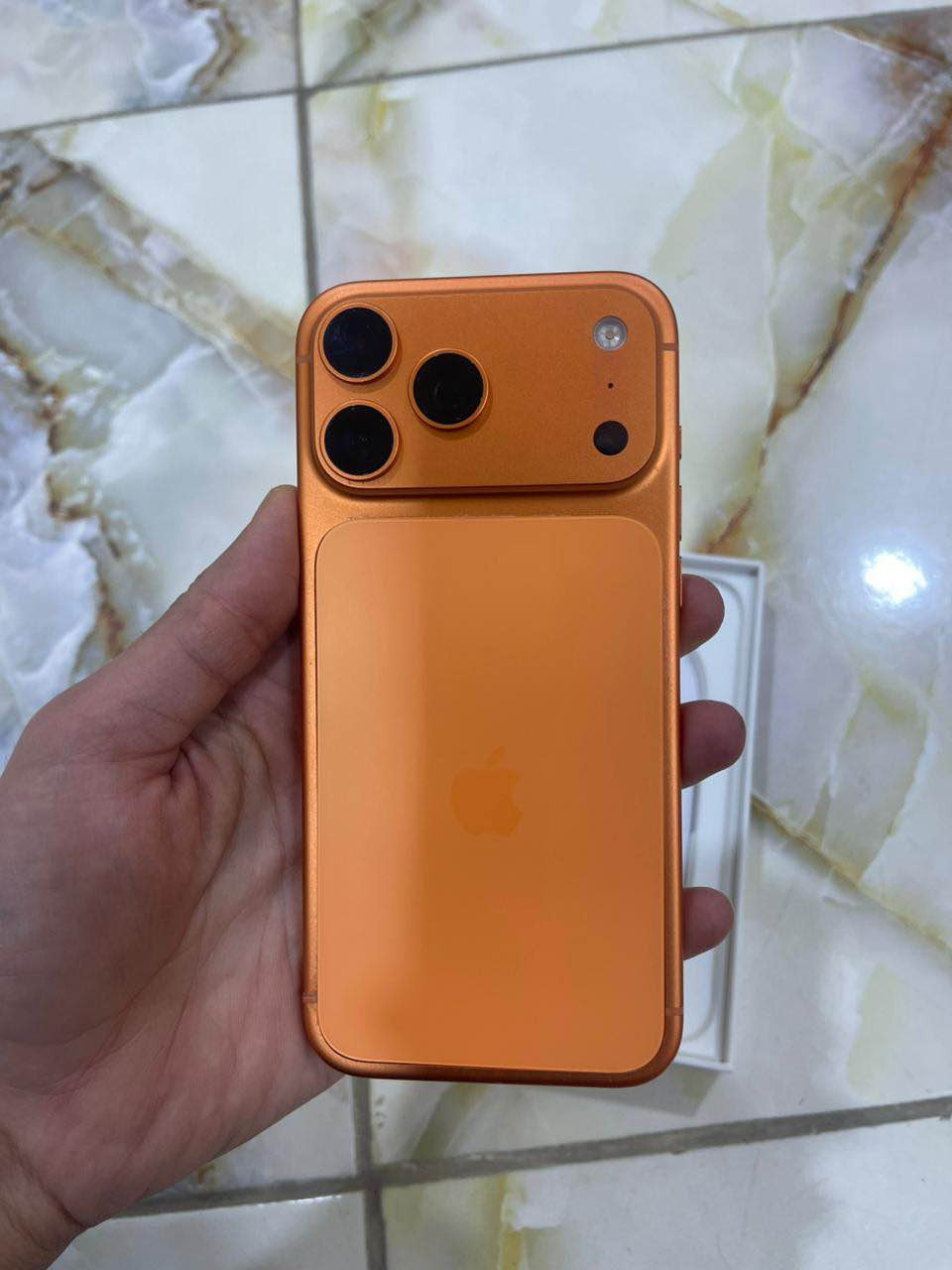 ايفون ١٧ برو ماكس للبيع
مبدل شاشه و شاصي معووج 
جهاز اصلي ابو شريحه ما مستخدم هواي ذاكرته ٢٥٦ بطاريته ١٠٠ 
سعره ١٥٠٠
الكارتون مو ماله صارت خربطه ب كراتين*********** البصرة, العراق
