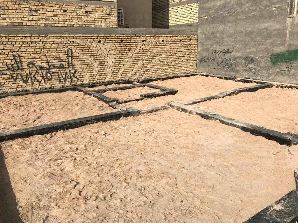 السلام عليكم هذا عملنه وكذلك تفاصيل العمل 
الهيكل 225 الف درجه اولى 
طابوك الطيب صب الكوبلن 15سم 
البتلو بناء حسب الارتفاع مانتقيد بأرتفاع محدد 
فوق البتلو بناء 3/70 
الرباط الارظي 12 شيش ابو ال16 الاتاري ابو النص مسافة اتاري عن اتاري 20 سم الاتاري كروشتين مخالف 
الصب C35 فابريتر القالب بلايود 
صب رباط النص 4 اشياش ابو النص اتاري ابو الربع مسافة الاتاري 20 سم 
الصب C35 
السطح تسليح حصيرتين ابو النص النشر كل حصيره 20 سم يعني الفتحه 10 سم 
جسور مخفيه ابو ال16 كل 3 متر 
الواجهه تشتغل حصيره ابو ال16 وحصيره ابو النص وحسب رغبة الزبون يري حصيرتين او كسر شبون ماعدنه مشكله 
شبكة السطح تتضمن البروفايل وباقي التفاصيل معروفه من اسمنت ورمل 

للتواصل ***********
