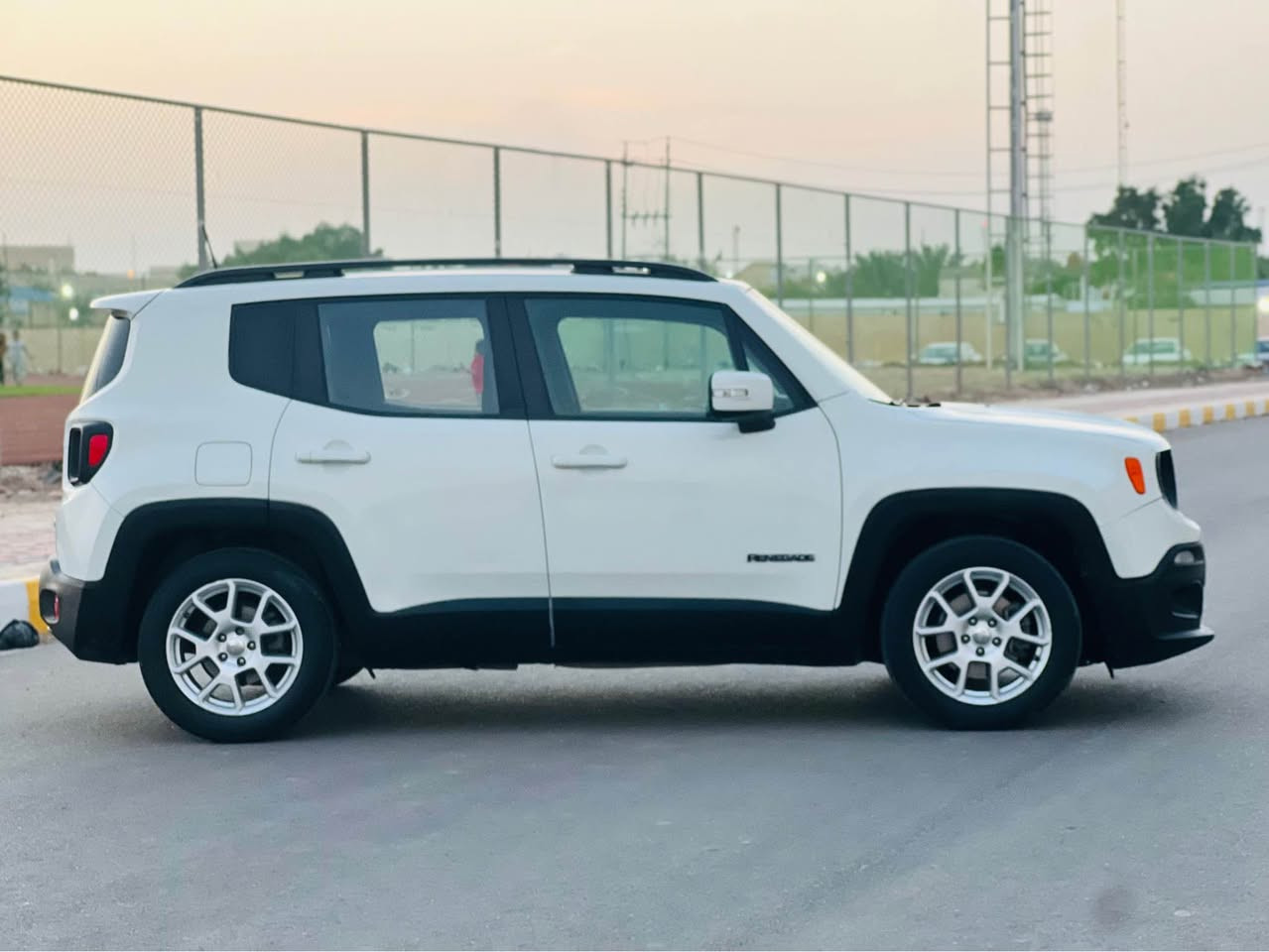 السلام عليكم 
جيب رنكد موديل 2019 رقم بغداد حره تحويل مباشر 
مكينه 2400 مكينه وكير وتبريد وحداديه وتخم تاير كفاله عامه 
فول مواصفات لمتد بصمه شاشه كبيره تحكمات سايد بريك بصمه 
السياره جديده واستخدام شخصي 
الضرر الجاملغ الامامي فقط 
السعر 125 
العنوان الناصريه 

*********** ناصرية, ذي قار
