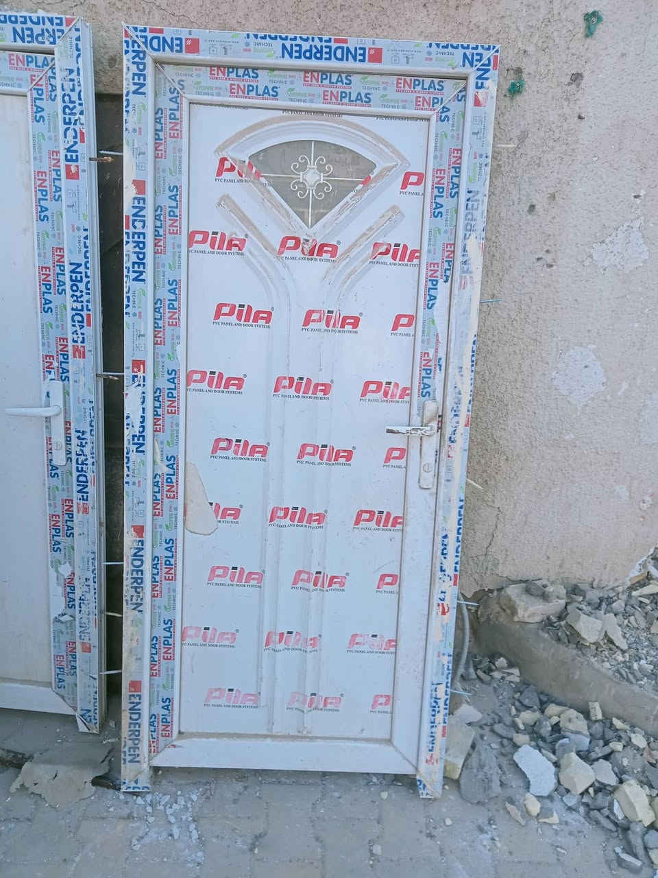 السلام عليكم
بيبان للبيع بسعر مناسب 
باب المنيوم عدد ثنين وباب محل دفتري وجام خانه وايضا توجد شبابيك للبيع 

للاستفسار الاتصال برقم 
***********
