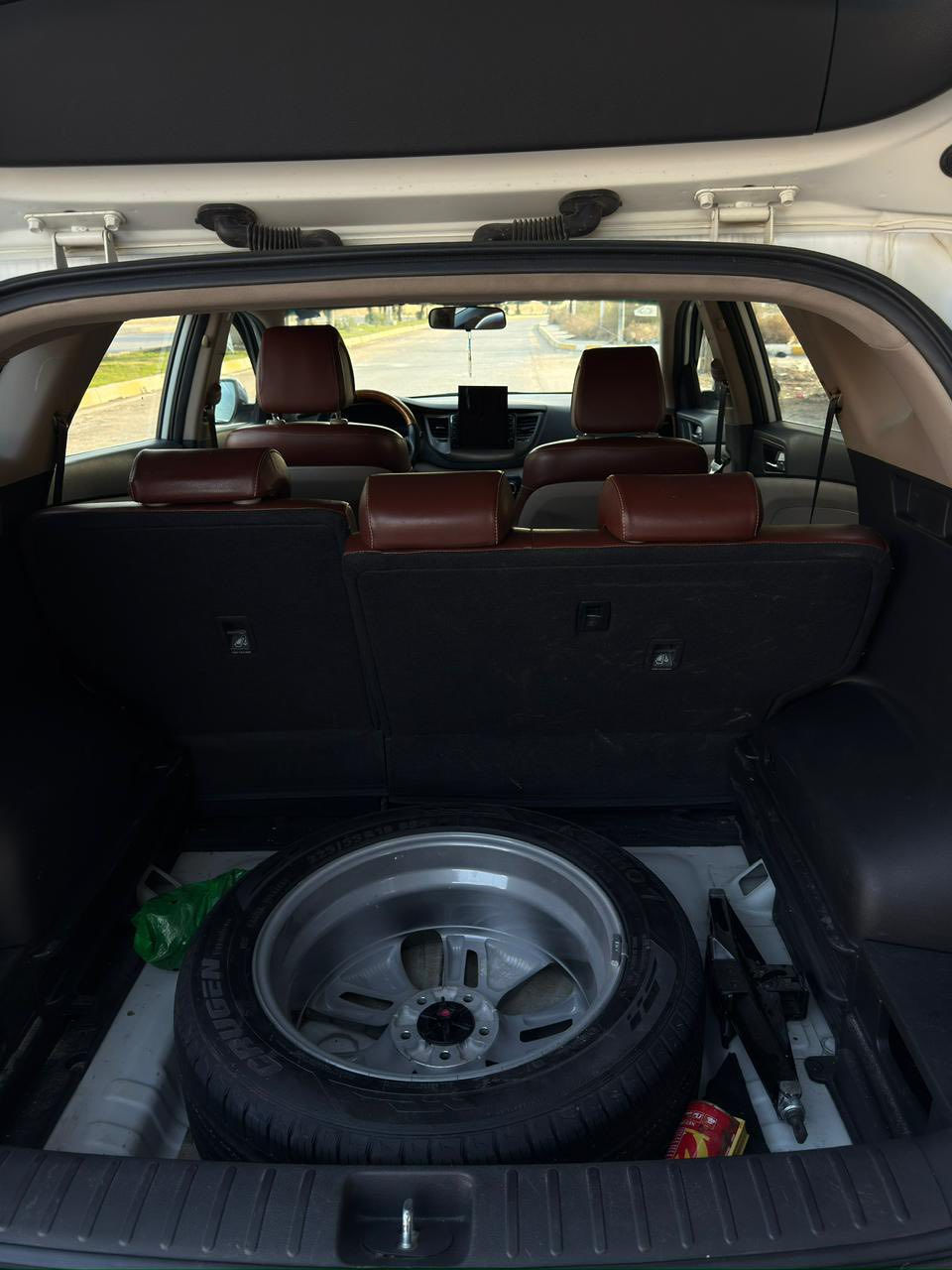 السلام عليكم للبيع توكسان خليجي 2018 رقم بغداد ماشيه 103الف حقيقي السعر 180 وبيه مجال مكانها بابل مركز المدينه الرقم  ***********
