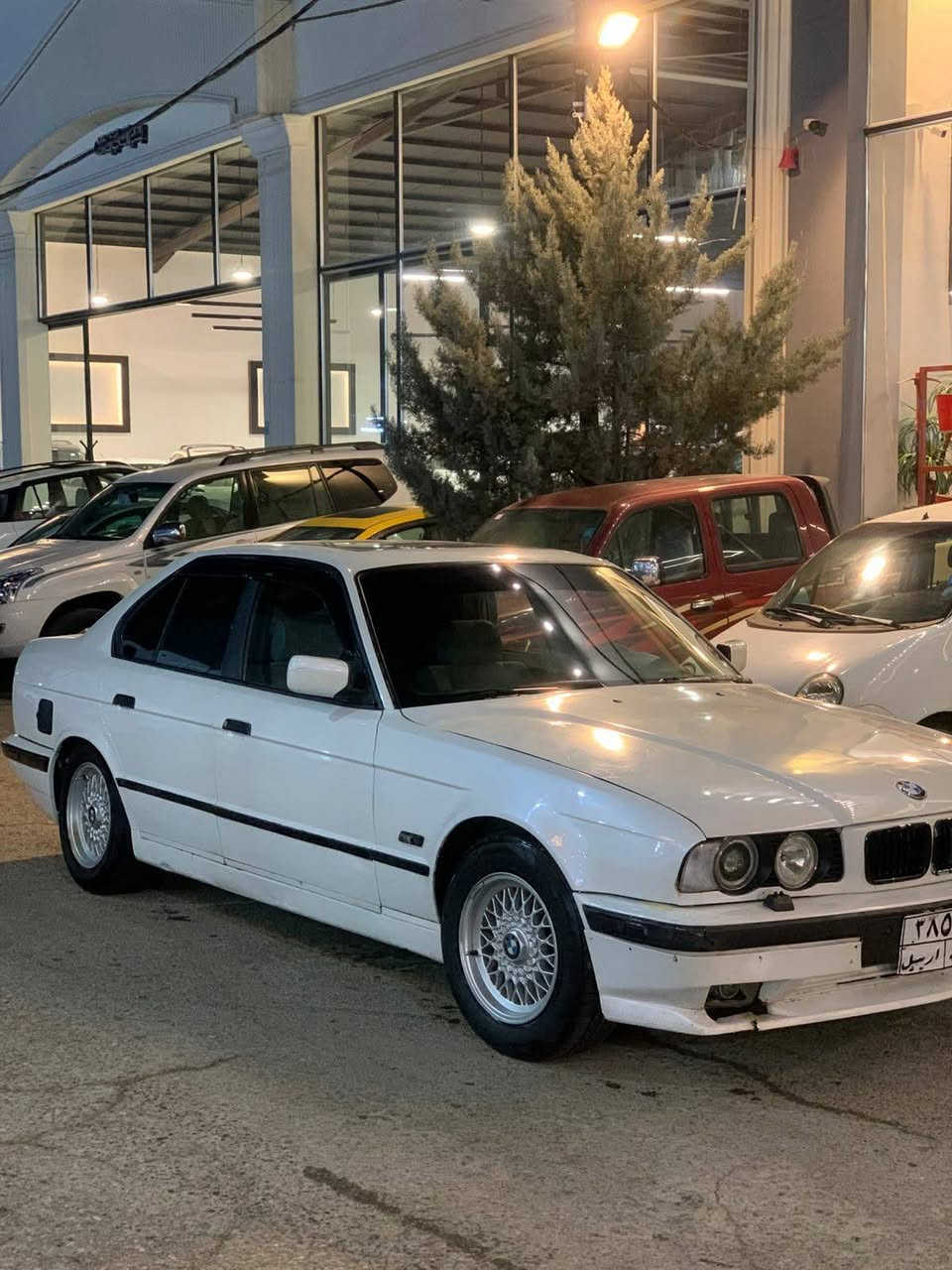 السلام وعليكم للبيع بي ام 525موديل 92رقم اربيل تريد وكاله تريد تحويل بكيفك السياره أحله من الصوره مال جناي تخم تاير صدر خلفي امامي جديد كير مكينه خير من الله تبريد ثلج بيها جاملق فقط مكاني بغداد التاجي سبع البور السعر 48 وبيها مجال ***********كورك ***********
