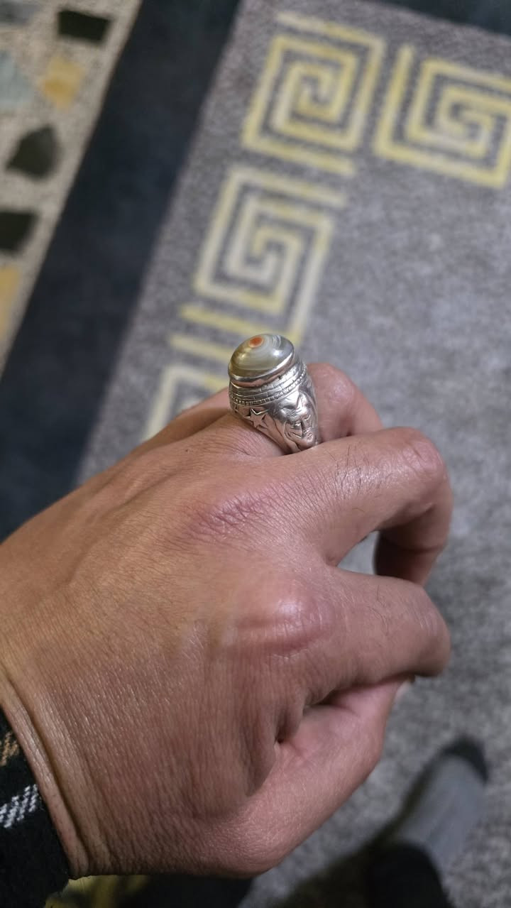 سليماني قديم جدن صياغه ثقيله وزن الصياغه ٢١ غرا ونص قياس الخاتم ٢٠ سعر خاص توصيل لا يوجد مكاني بغداد مدينه الصدر


**إذا كنت صاحب هذا الإعلان وتريد حذفه لأي سبب، رجاءا أرسل رسالة إلى الدعم الفني**