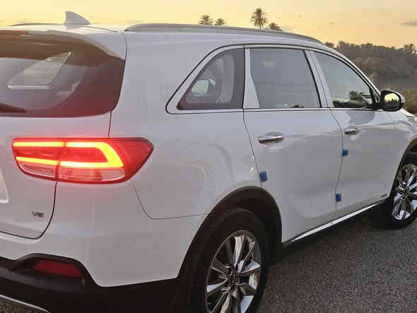 كيا سورنتو خليجي
كفاله عامه
رقم بغداد باسمي شخصيا
موديل 2016
لون ابيض 
6 سلندر 7 راكب 
فووول مواصفات ١/١
بصمتين: تشغيل وتقفيل 
بنورمااااا طكتين جام 
فور ويل 4:4
مانع انزلاق وانحدار 
زراك لايت بلدعامية 
بردات خلفية اصلية 
كشنات جلد اصلي لونين ومغلف جلد
كشنات تدفئة وتبريد 
كشنات الخلفيه تدفئه
شاشة كبيرة اندرويد 
نظام ايكو درايف
سايد بريك دكمه 
حساس امامي وخلفي 
كامرة دوارة اصلية 
مري شفط مع القفل 
جي : بي: اس: خرائط طرق 
اريل ابيض طيارة 
تحكم استيرن فول 
حاكية : ابلوتوث: اوكس 
كيجات السرعة زئبقية 
شاشة الدشبول الكترونية 
تبريد ابيانو لمس 
تبريد ٣ قطع ثلج 
اضواء ترحيب بليدات 
علامة سورنتو بلدوسة 
لد امامي وخلفي 
لايت زنون اصلي 
جنطه كهرباء تفتح عند الاقتراب
اشاير بلمري 
يدات نيكل اصلي 
ويل اكروم ١٩ 
تخم تاير جديد لك
ماشية 95 الف اصلي 
كير ومكينة وصدر وحدادية  خير من اللة 
سيارة جديدة وجاهزة مابية اي نقص
السعر 227
للاستفسار ***********
