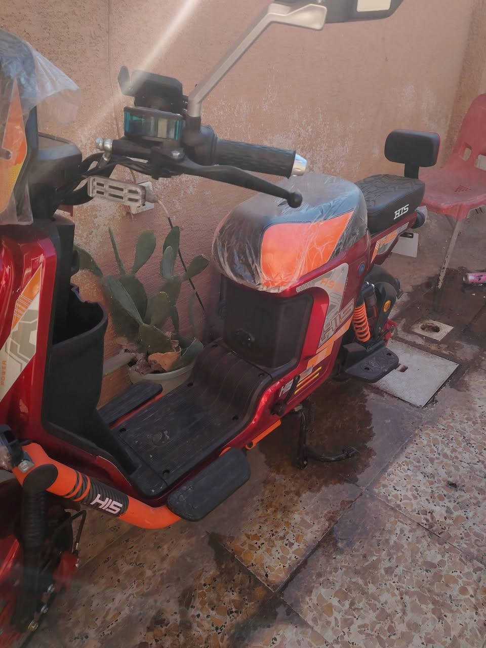 دراجه شحن جديده
صارله سبوع من ماخذها وماماشيه
بعدها مغلاف الشركه
السعر ٥٥٠
المكان البياع
*********** واتساب
