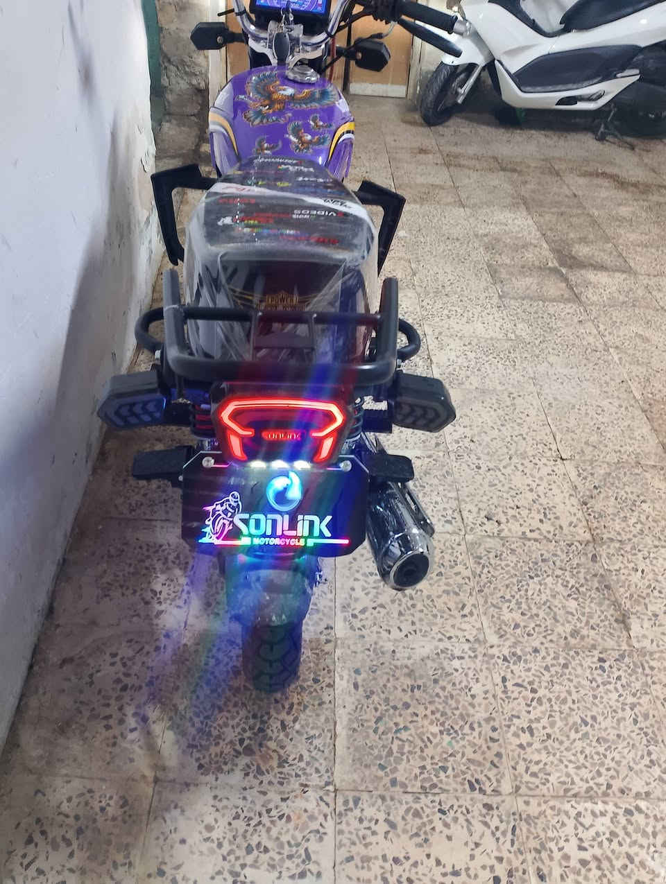 سلام وعليكم يراني 2025
زيرو منفيس موجود بصمات 2
دراجه جديده كليش ما عايزهه
سعره    850
***********
