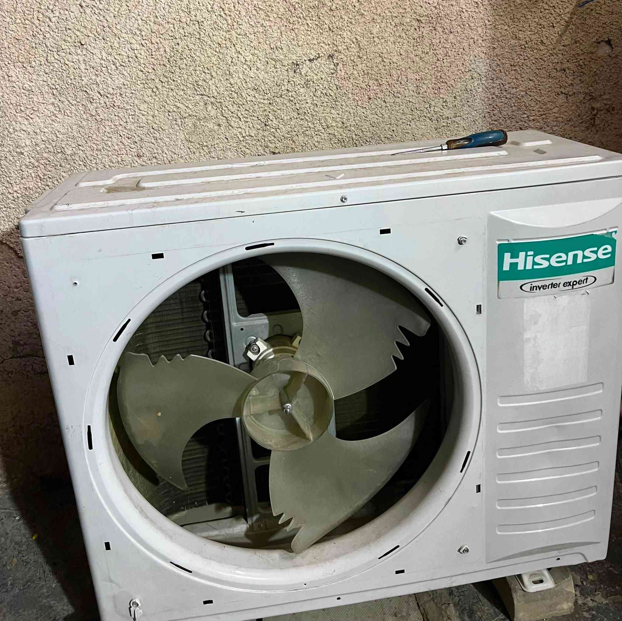سلام عليكم عندي للبيع سبلت كنتوري 3طن 

:، نوع Hisense / هايسنس نرفيرتر (قتصادي)

السبلت بيه مشكله بل كرت الخارجيه القطعه الداخليه شغاله 

يحتاجله فقط كرت تشتري جديد او تصلحه 

وسعر : 500  الف

الرقم والاستفسار : ***********
