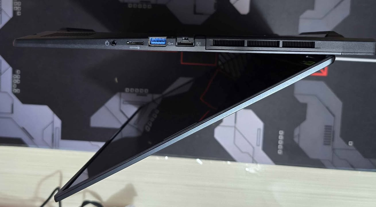 CPU: intel Ultra9 275HX 24cores 32 thread 
GPU: RTX 5060 8GB GDDR7
Screen: 16" OLED 240 HZ
RAM: 16GB DDR5 6400HZ
Hard: 1TB M.2 الرمادي, الأنبار


**إذا كنت صاحب هذا الإعلان وتريد حذفه لأي سبب، رجاءا أرسل رسالة إلى الدعم الفني**