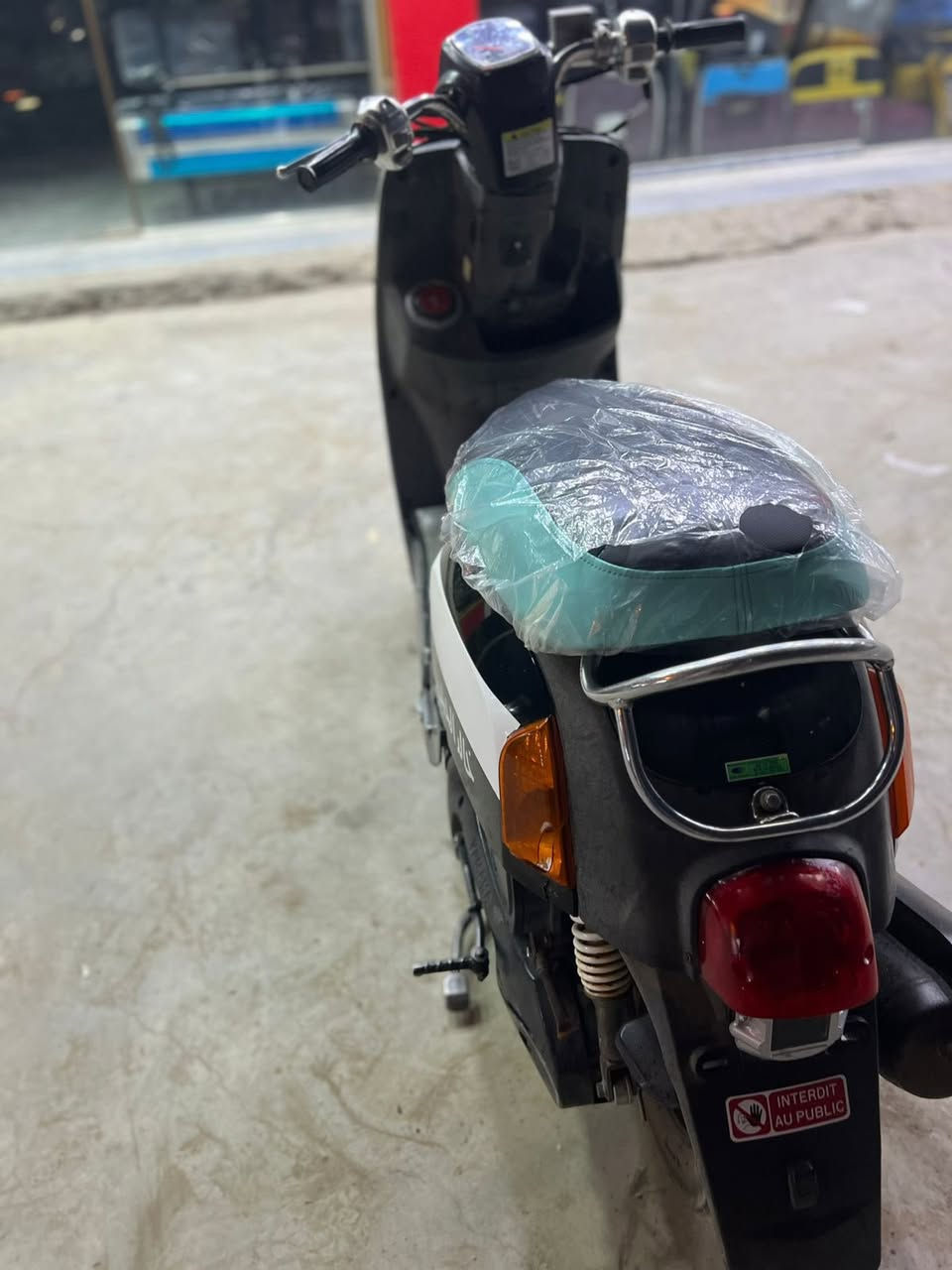 سلام عليكم دراجة للبيع بوليس سعر 550 او بيها مجال كلة شغال كهرباء عنوان ديالى بعقوبة حي معلمين ***********
