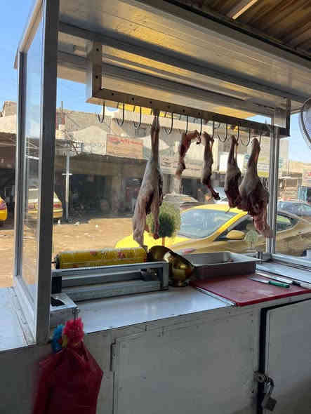 شواي كباب مع بلور شيلمانه قويه السعر ٢٠٠ الف 
كرل بركر وفلافل جاهز جدا نظيف مع ميز ستيل السعر ٢٠٠ الف 
جامخانه مع كناره ستيل مع بنكه جام ٦ ملم 
وديلاب وحديد ثخين السعر ٣٥٠ الف 
طباخ ٤ عيوني وميز كامل مال طبه ٧٥ الف 
ميز وبي عيون ثنين مال ريوكات ب٧٥ الف 
قناني غاز عدد ٣ السعر ٦٠ الف الوحده 
مجمد حجم وسط جديده ستعمال قلبل ب٢٠٠ الف 
براد عامودي جديد وستعمال قليل ب٢٠٠ الف 
سنك سعره ب٥٠ الف 
نركيل عدد ٨ جاهزات ب٢٥ الف الوحده 
شياش كباب ستيل وتكه ب٧٥ الف شلع 
مكاني بغداد البياع 

جنبر جاي كامل مكمل ب٣٥٠ الف

***********
