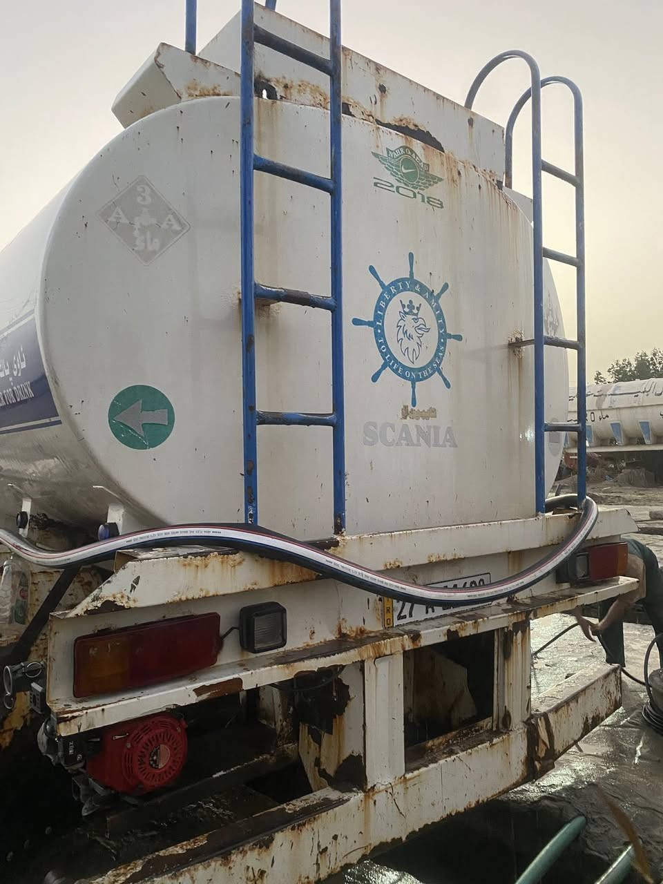 سلام عليكم سكانيا مديل١٩٩١ سياره كهربايات كلها شغاله مكينه خير من الله تواير جدد تانكي ١٦ كير ٥*٥ سياره ماعوزها شي رقم ذيقار انكليزي هزه جديده سعر ١٥٠ بيها مجال رقم ***********
