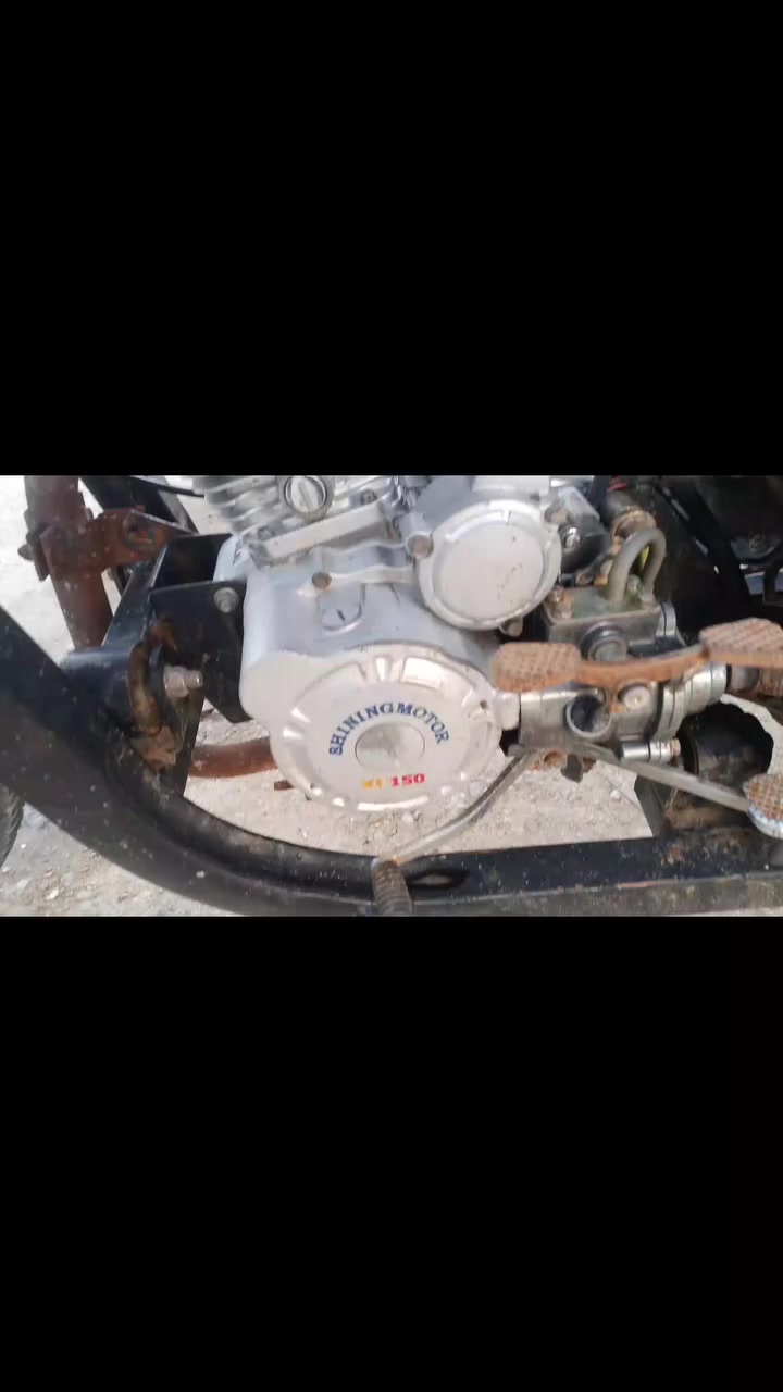 السلام عليكم 
ستوته للبيع موديل 2020 مكينه نضيفه وصوتها ناعم 
للاستفسار عن السعر و باقي المعلومات الاتصال او مراسلة الرقم***********متوفر واتساب
