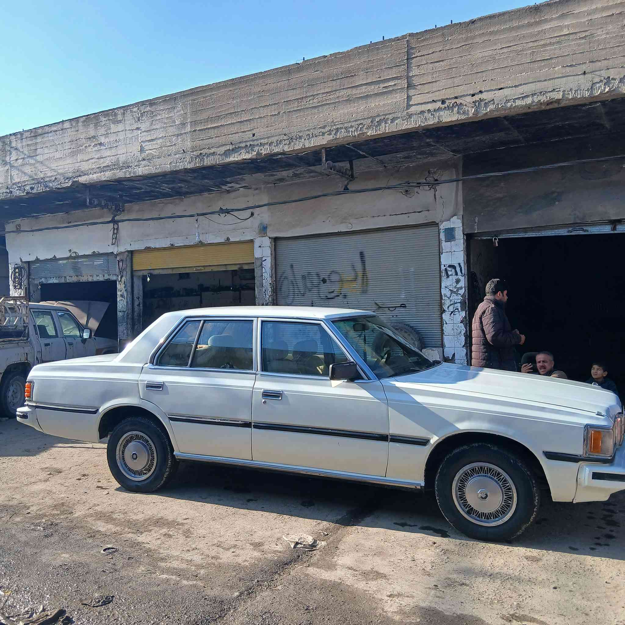 السلام عليكم سياره سوبر موديل 1982 صبغ جماليه بدون ضرار  رقم نينوى شرط التحويل طخم جديد طخم تواير جديد لايتات جدد بكلايتات جدد وايرمنيا شغاله داخل نظيف مكان السيارة الموصل الجانب الايمن السعر 45وبيها مجال 
***********
***********
