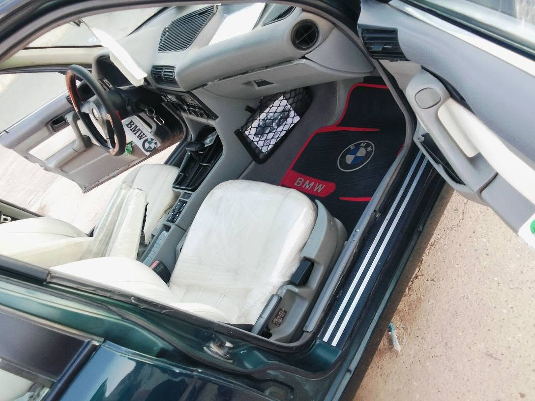 بسم الله الرحمان الرحيم سيارا BMW موديل 1992 محرك 525 بلادي مواصفات ويل ايم بدون ضربه صبغ جماليه سنوي 2030 هزه رقم دولي دفتر بنزين موجود قفل مركزي داخل كرمي كير اتومتيك كير محرك صدر تايرات كهربائية تبريد ثلج بدون عيب. كوبون بنزين موجود.  عنوان كركوك مقابل عرفه ***********.   ***********.    سعر. 68. كركوك, العراق
