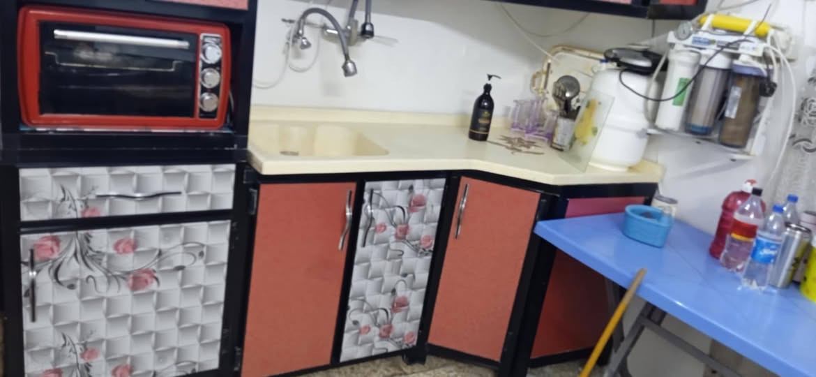 غساله سعرها ٢٢٥ وثلاجه سعرها ٢٠٠ وكاونتر سعره ٣٥٠ مع فرن كهرباء ***********
