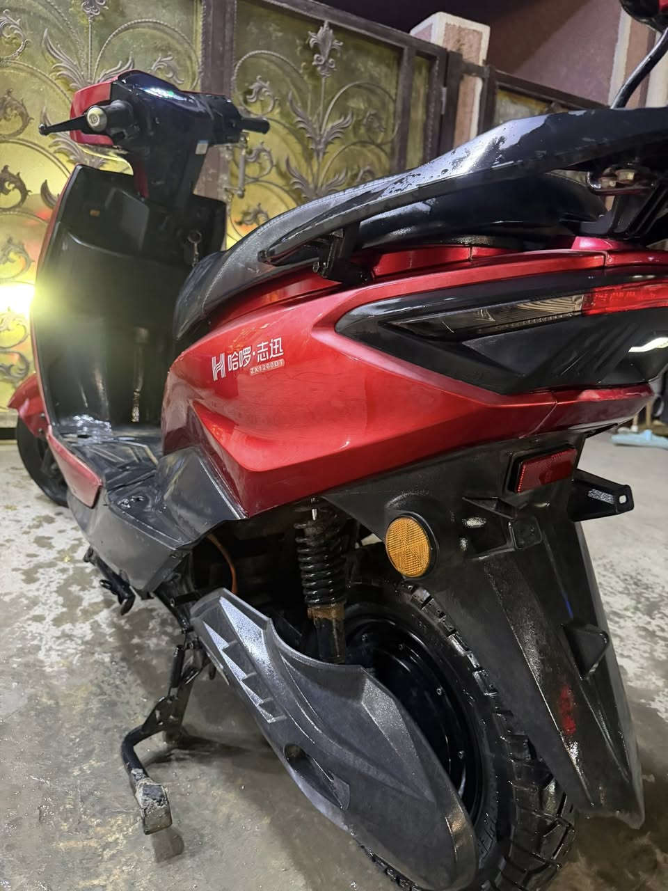 السلام عليكم دراجة شحن للبيع فول موصفات تشغيل عن بعد مفتحين لايت عالي ناصي اشاير يمنه ويسرا هورن مثبت سرعه ٣ سرع ٥ بطاريات كبار فول موصفات الرقم*********** السعر ٤٤٠ وبيه مجال
