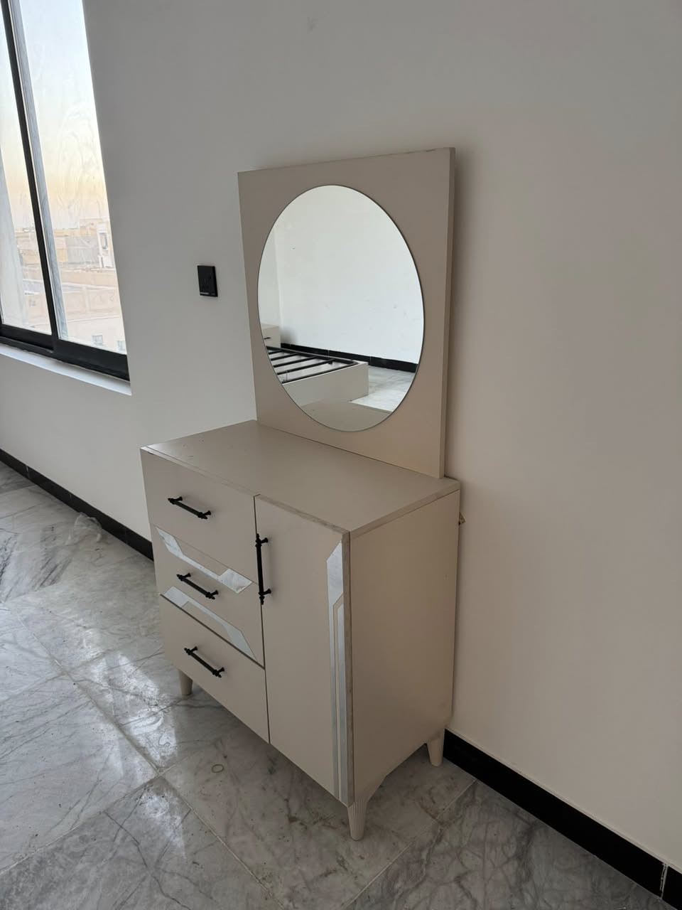 غرفه نوم للبيع جديده مامستخدمه خمس قطع السعر 550الي يريدها هذا رقمي***********
