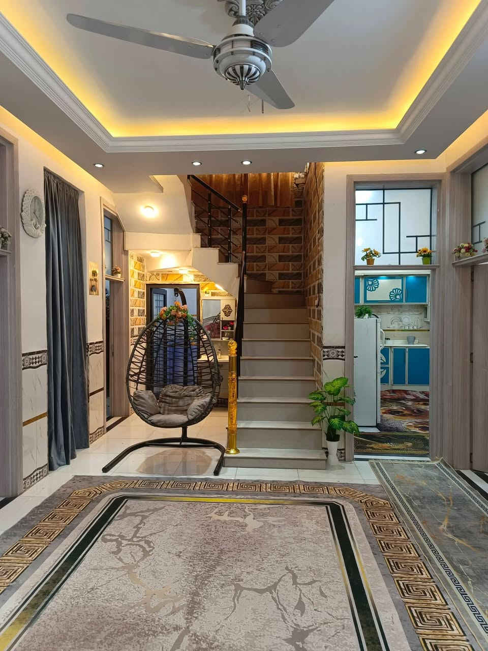 السلام عليكم بيت للبيع المساحه 180متر طابو زراعي سند 25 متوفره كافة الخدمات يحتوي على غرفتين واستقبال وصاله ومطبخ حار وبارد وصحيات داخليه وخارجيه العنوان كربلاء طويريج الحولي خلف حلويات ابو سلام السعر اتصال او مراسلة واتساب 
***********
***********
