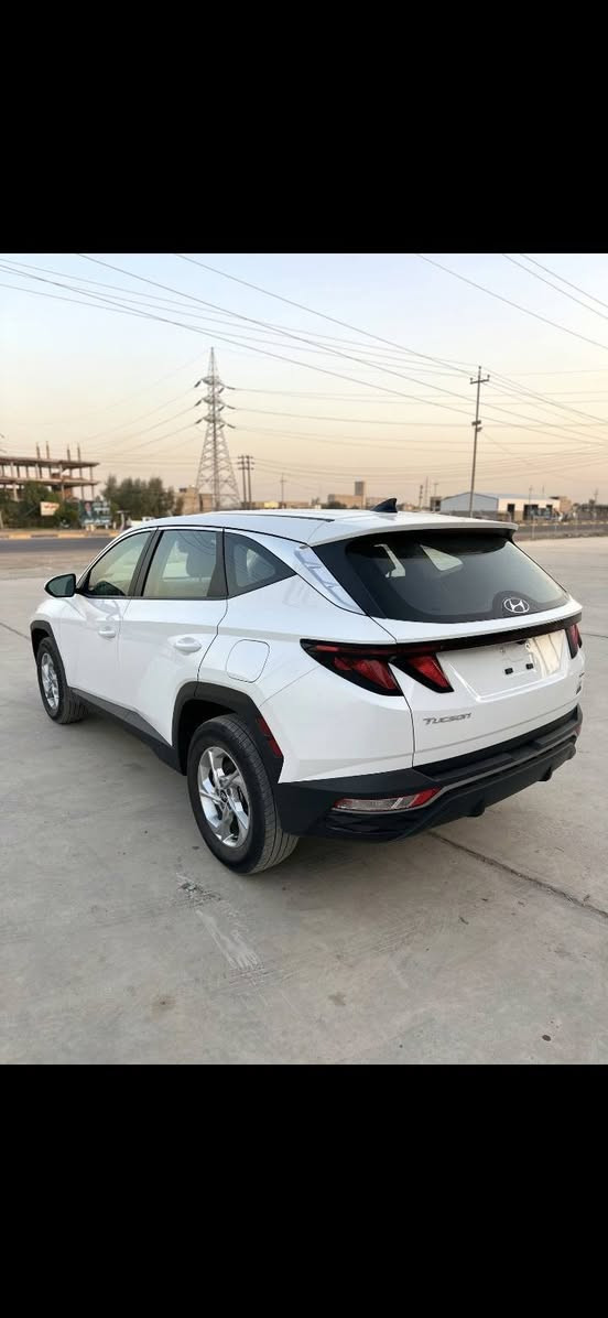 السلام عليكم 
توكسان موديل ٢٣
امريكي 
الضرر موضح بالصور 
بدون دواخل 
بدون رقم
السعر ١٦٨ وبيها مجال بسيط 
للاستفسار ***********
