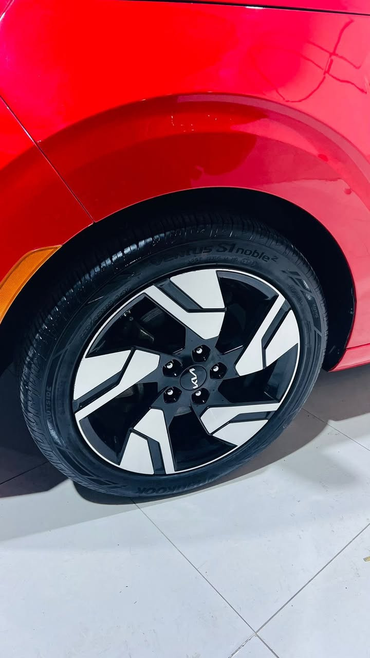 السلام عليكم ورحمة الله وبركاته كيا صول2024 جيتي لاين لون مميز احمر رقم اربيل ترقيم جديد تحويل وكاله 
مواصفات فوول 1/1
الضرر جاملغ +بنيد صبغ فقط  صور ضرر مرفق
ماشيه فقط 6mi فقط ممشا الخارج
-فتحة 
-رادار امامي
-رادار خلفي 
-رادارت جوانب
-تشغيل عن بعد
-هاند بريك بصمه
-بصمة  
-لايتات زنون +لد امامي
-لد خلفي
-ستيرن جلد حرف D 
-تدفئة كشنات 
-تدفئة استيرن 
-مكينه 2000 دوش 
-وختم Soul 
-لدات باdلبوب وبالسماعات 7 الوان aqq
-ويل oكب كروم تيبيqfo
-بك لايت لد
-اشاير بالمري 
-شحن لاسلكي 
-سستم صوت  
-شاشه كبيره
 -كامره  حساس 
-انظمة قيادة (SPORT,NORMAL )

السعر:170$ وبيهه مجال بسيط
***********
***********واتساب
