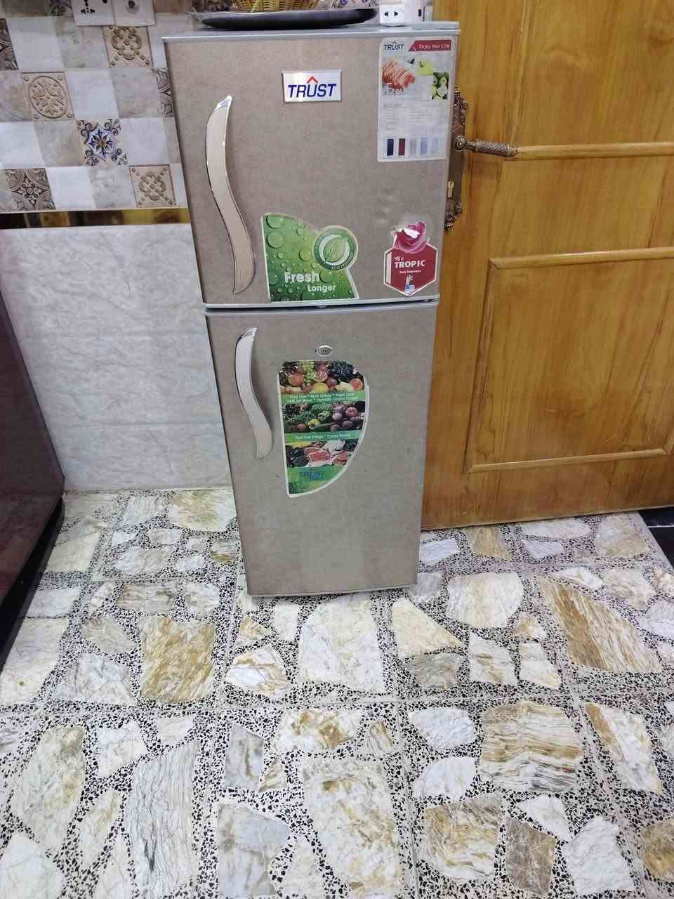 السلام عليكم ثلاجه عاطل ١٠ قدم ٣٠ بي مجال مكاني شعله 
***********
