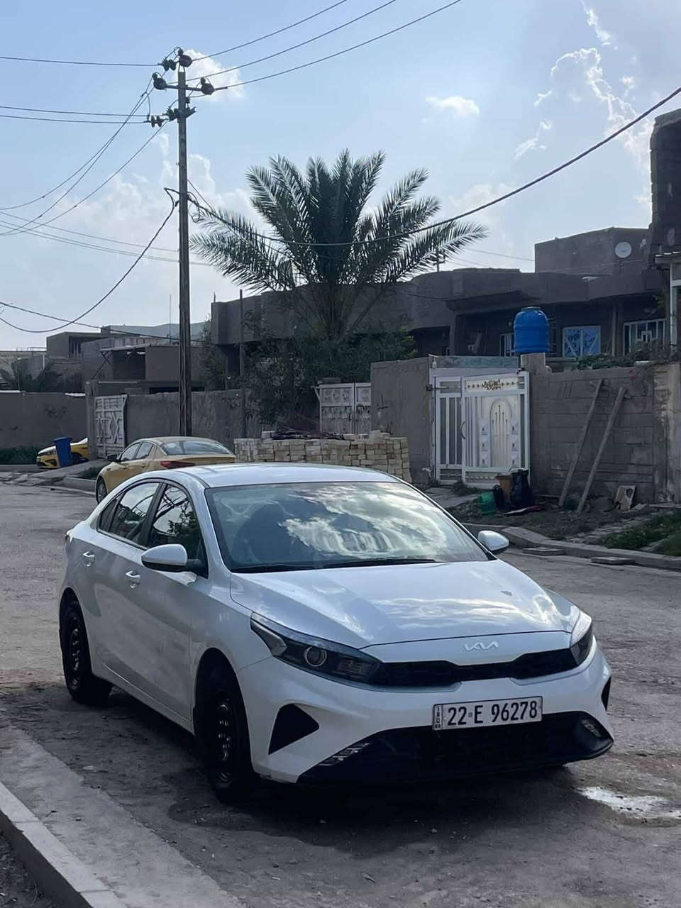 من رخصة الادمن..... السلام عليكم 
سيراتو موديل 24 وارد خليجي  رقم اربيل باسمي تريد تحويل تريد وكالة ....  
مواصفاتها 
🔴مكينة ( 1600 ) المرغوب والاعتمادي  

🔴مسجل بلوتوث 
🔴فول تحكم ستيرن   
🔴مانع انزلاق
🔴قطعتين تبريد 
🛑كير  cvt
 🛑منفذين شحن 
🛑حساسات خلفيه 
🛑مثبت سرعة 
🛑 داخل بيجي بعده بجياس الشركة
🛑 ماشية السيارة 34 وقابلة للزيادة 
🛑سيارة كفاله عامه من كلشي فقط شخط بالباب الخلفي جهة السائق اثر خباثه ...... السعر 170ورقة وبيه مجال العنوان واسط- الزبيدية للاستفسار ***********
