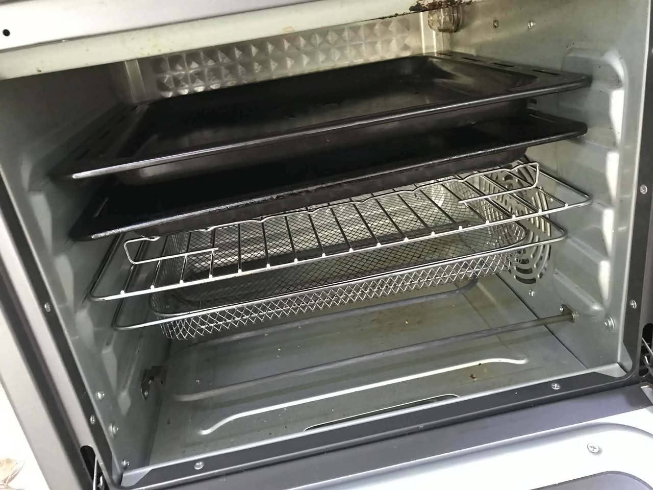 فرن نضيف وجديد البيع بسسبب عدم الاحتياج اله اجاني هديه  
 الشراء من الجيرمني ب الهوره  السعر الاصلي 150. ومعروض حالياً ب 100  وبي مجال استخدام قليل  
 يحتوي ع فرن وقلايه هوائيه بداخله بنكه يحتوي ع ثنين صينيه فرن سبيايه قلايه هوائيه سيبايه عاديه وصينيه تجمع الاوساخ


**إذا كنت صاحب هذا الإعلان وتريد حذفه لأي سبب، رجاءا أرسل رسالة إلى الدعم الفني**