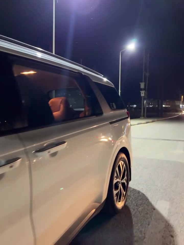 السلام عليكم اخواني 

🚗 كيا سيدونا للبيع 🚗

✅ الموديل: 2023
✅ وارد كوري
✅ فول مواصفات عدا الفتحة
✅ رقم بغداد
✅ السيارة باسمي

📌 الملاحظات:
باب السائق رش، والباب الخلفي جهة السائق رش فقط، بدون أي ضرر أو ضربة.
موقع السيارة كوت مركز مدينه 
💰 السعر: 280
🔄 بيع أو مراوس

📞 للتواصل:
***********
