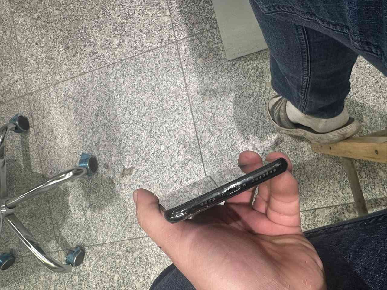 Xs max للبيع
ذاكره 256 
بطاريه 79 
الفيس ايدي شغال الجهاز شغال كامل 
مستبدل فقط ظهر 
***********
